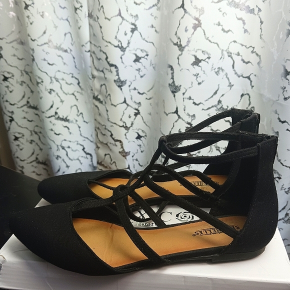 Flats - Picture 2 of 3